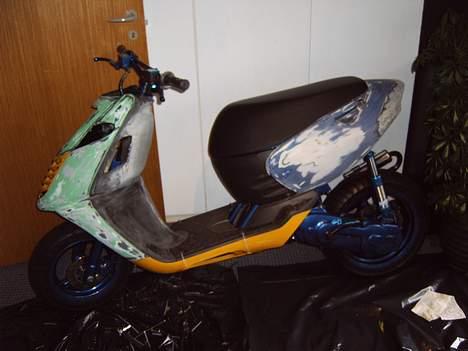 Aprilia Sonic SOLGT - Lige et billedet inden den skal til maler.. Hehehe billede 8