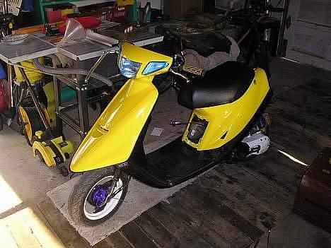 Yamaha  jog AC solgt! - har malet gule fælge har varioskjold nu billede 1