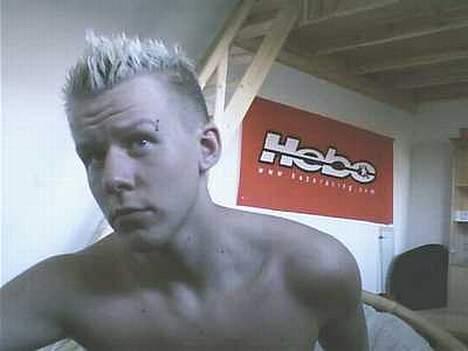 Yamaha  jog AC solgt! - den stolte ejer og hans fede hebo banner bagved ;D billede 6