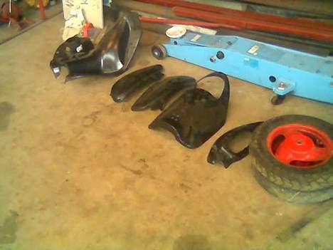 Yamaha Jog space projekt *Solgt* - disse skjolde og fælge er klar til slibning og lakering billede 7