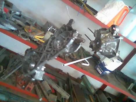 Yamaha Jog space projekt *Solgt* - her mine to motorblok halvdele. den lille er flækket lidt men det sted hvor den er flækket har ikke nogen betydning for motoren. men har valgt at få det TIC svesjt alligevel. motoren skal males hvid billede 8