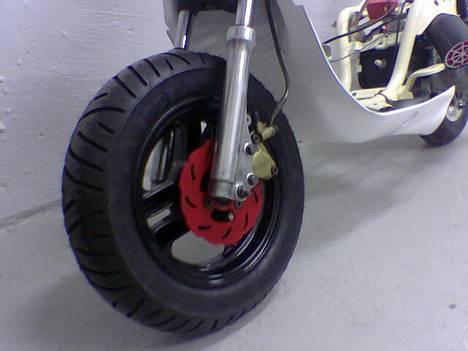 Yamaha Jog [MHR] - Axis forgaffel + Metrakit skive + Brembo calibre og bremsesystem fra en NRG MC2 billede 11