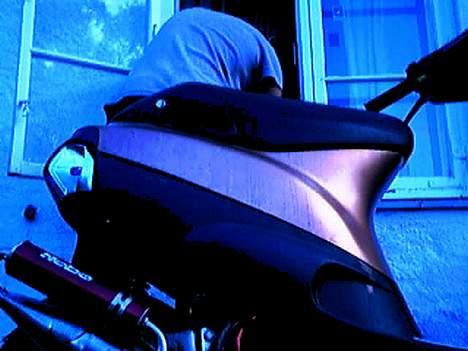 Piaggio zip Smadret (SOLGT) - højre side igen  billede 7