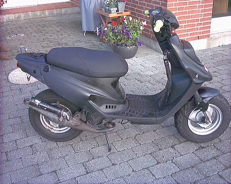 PGO HOT50 (Til salg?) - Ridsen på siden , er efter mit styrt da jeg kørte ind i et dyr midt om natten , men det er næsten væk efter min fine maletur. :D billede 5