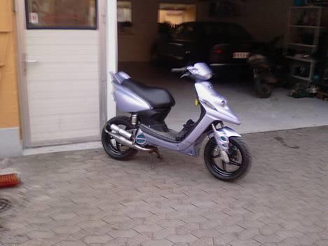 Yamaha Bws NG - SOLGT - NYT!. effekten er ikke til at se da billederne er taget med min vens fon billede 2