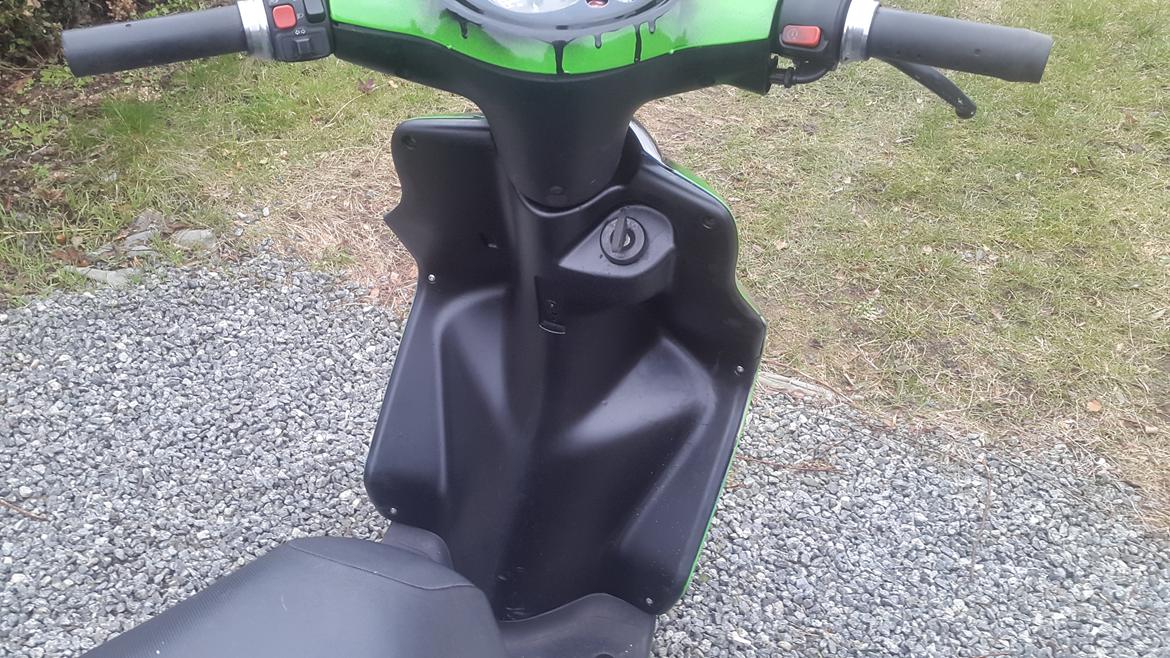 Yamaha  Yamaha jog r solgt 5200 kr. billede 9