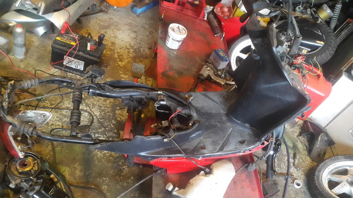 Yamaha  Yamaha jog r solgt 5200 kr. billede 12