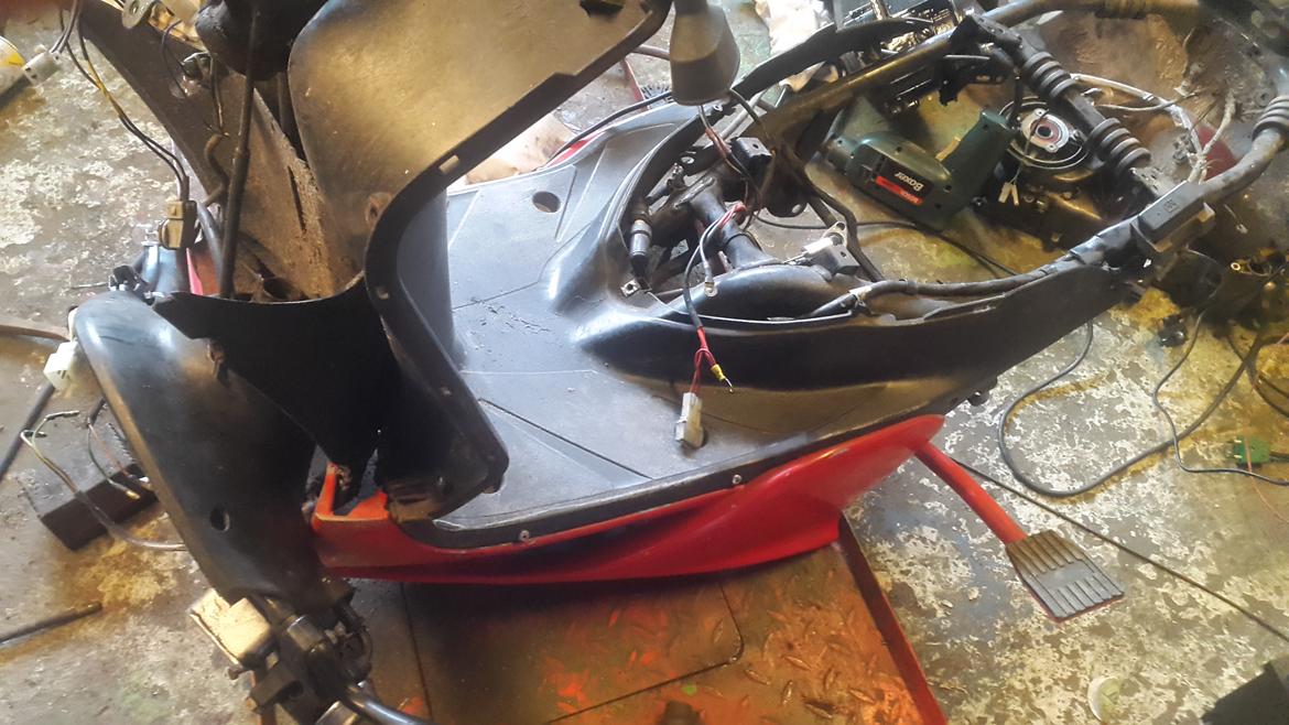 Yamaha  Yamaha jog r solgt 5200 kr. billede 15