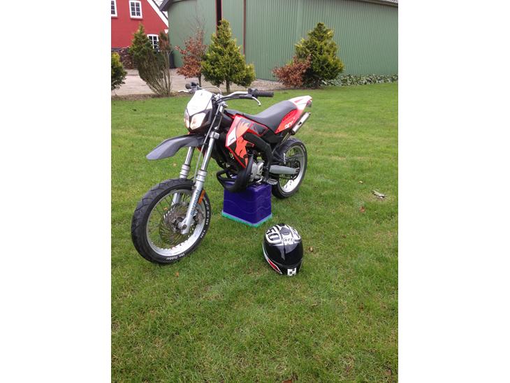 {{currentPhoto.altText}} billede {{currentPhoto.number}}