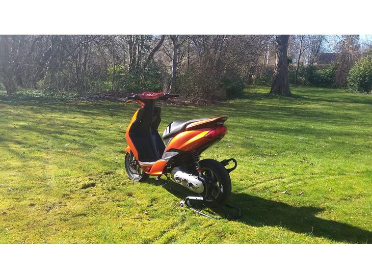 {{currentPhoto.altText}} billede {{currentPhoto.number}}