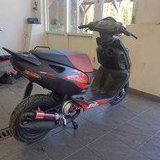 Aprilia sonic LC