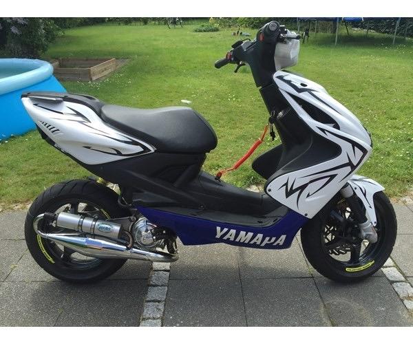 Yamaha aerox special edition ( Valtino Rossi ) kørt 650km billede 1