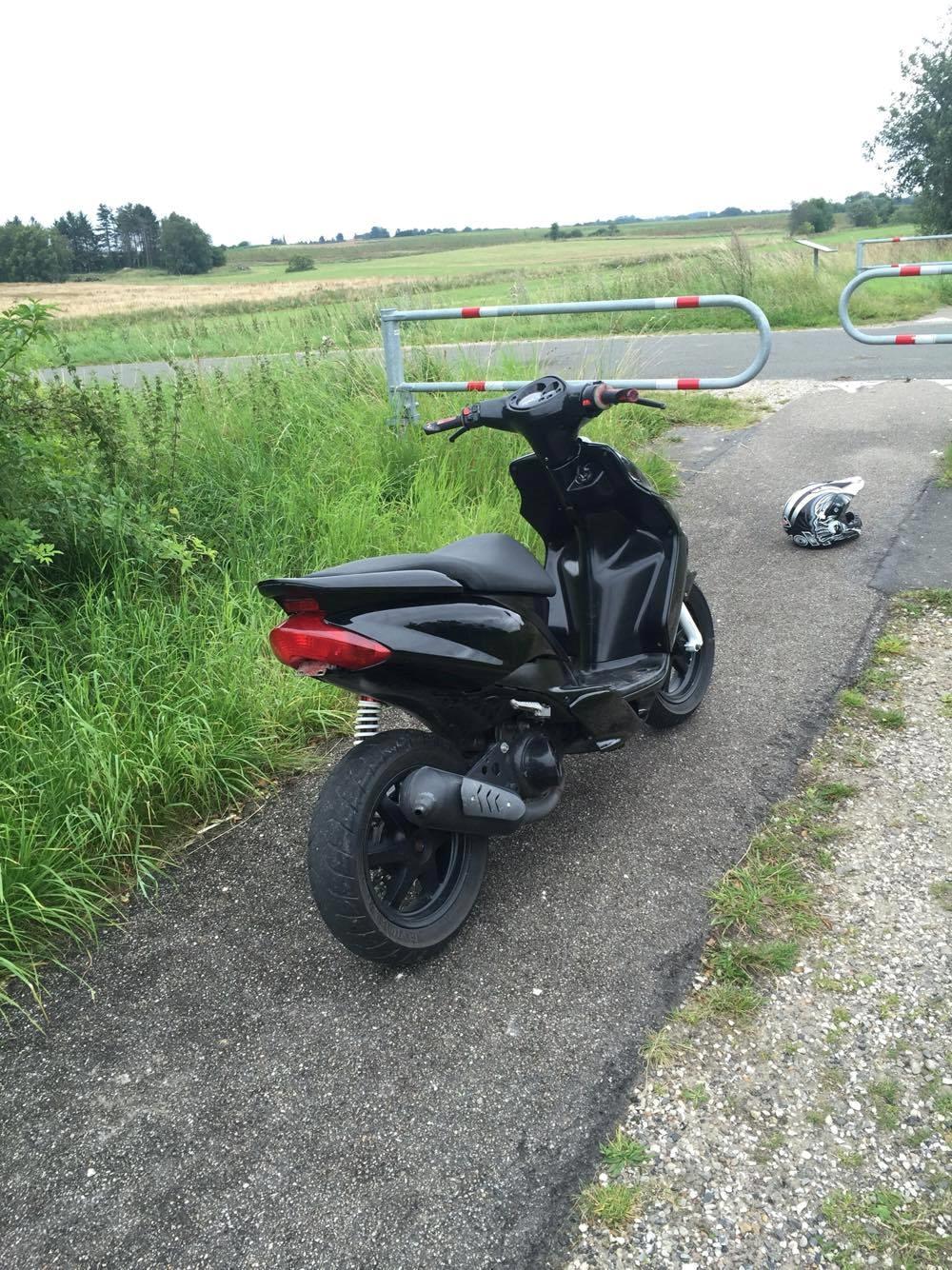 Yamaha jog r sort billede 2