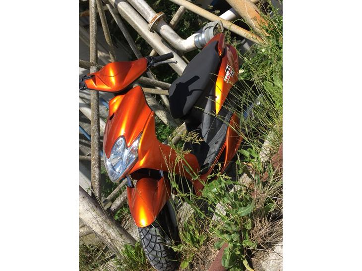 {{currentPhoto.altText}} billede {{currentPhoto.number}}