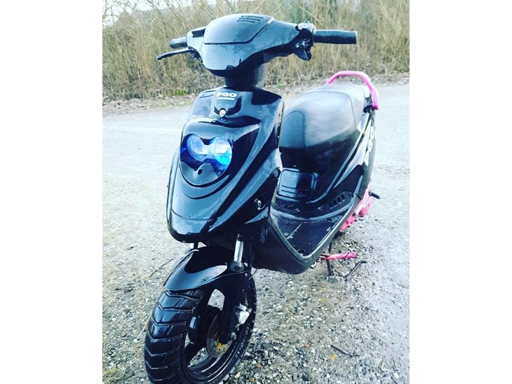 {{currentPhoto.altText}} billede {{currentPhoto.number}}