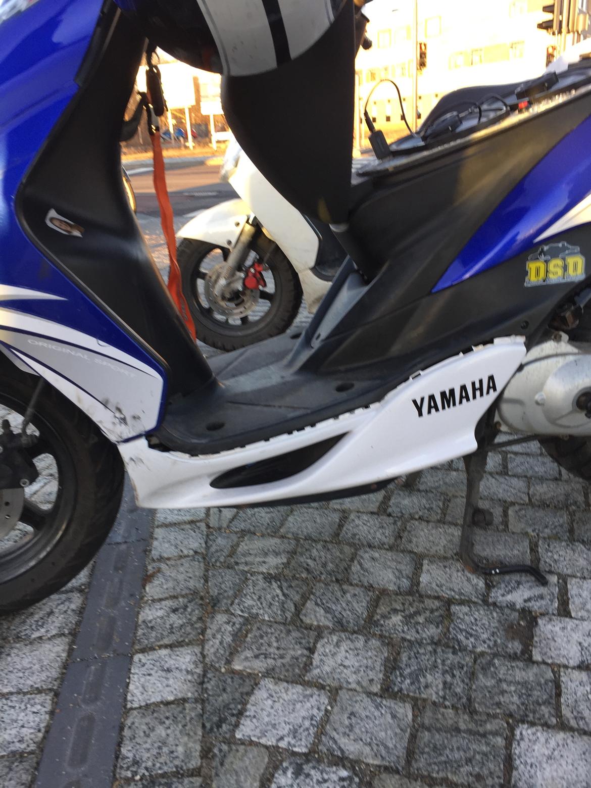 Yamaha jog r påkørt billede 8