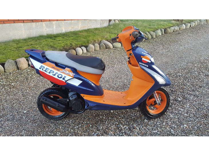 {{currentPhoto.altText}} billede {{currentPhoto.number}}