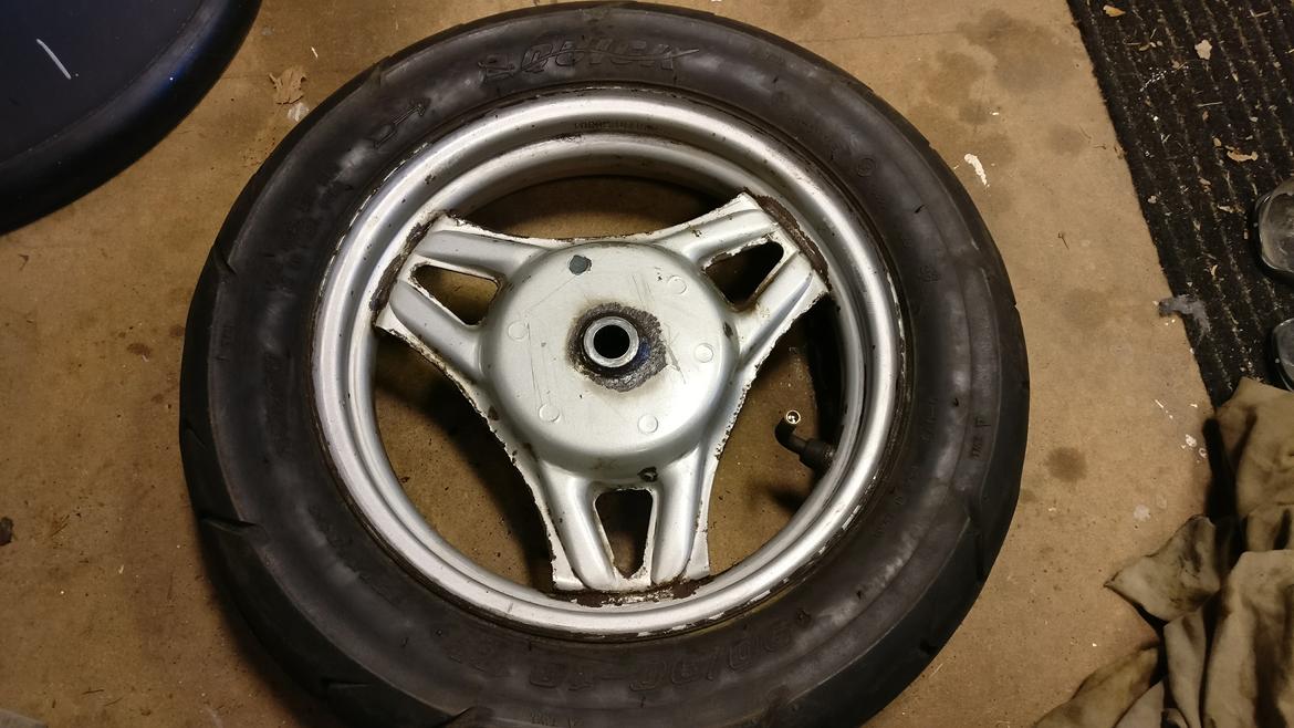 PGO Comet - Polering af fælg før maling! billede 12