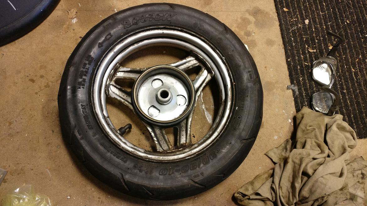 PGO Comet - Polering af fælg før maling! billede 13