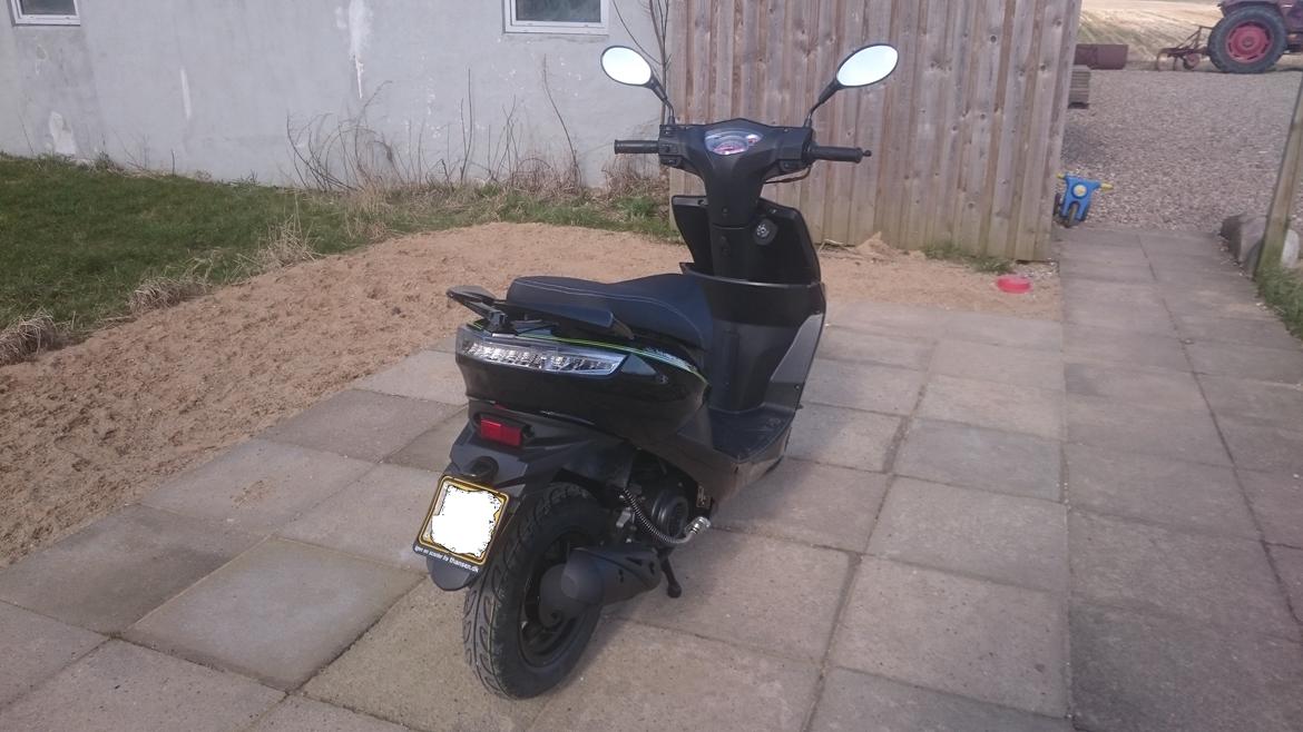 VGA Explora - Led baglygte og hækspoile billede 3