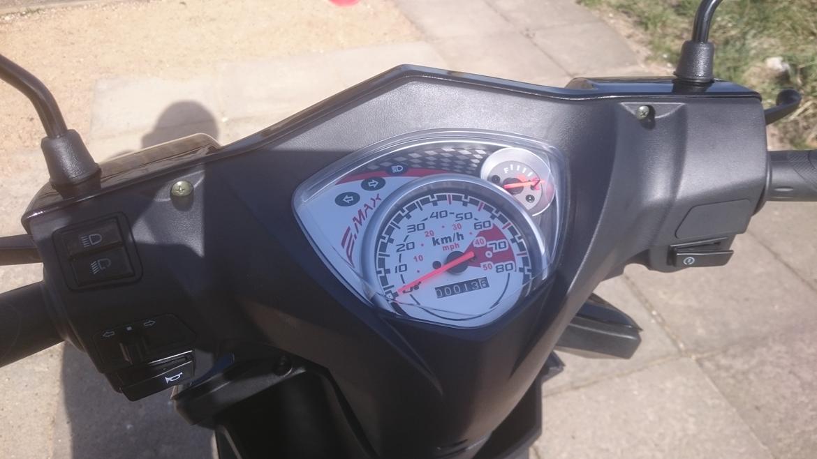 VGA Explora - Instrumenteringen er meget overskulig, knapperne virker lidt billig, Men er sat fint og logisk. billede 8