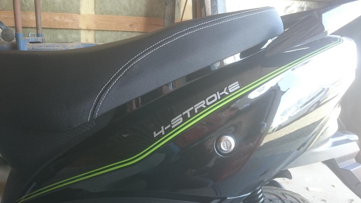 VGA Explora - 4-Stroke staffering og fin dobbelt syning på sædet med hvide sting billede 15