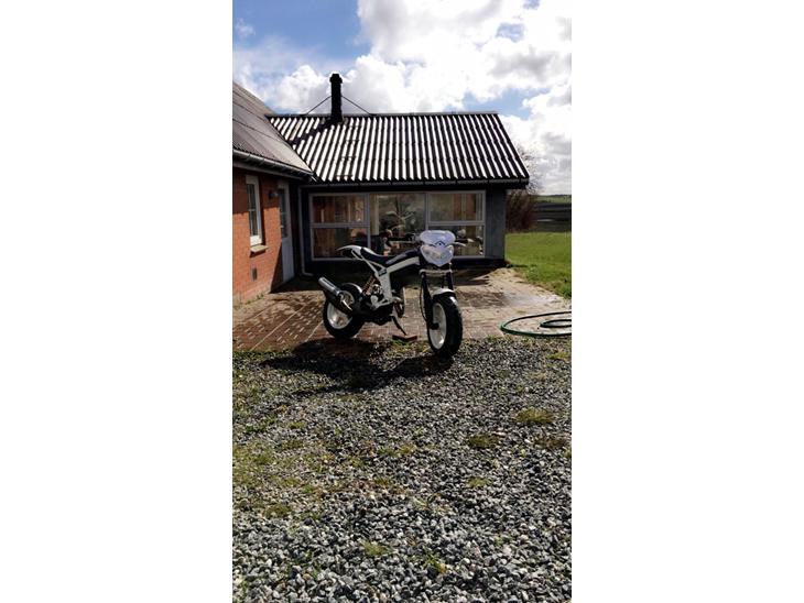 {{currentPhoto.altText}} billede {{currentPhoto.number}}