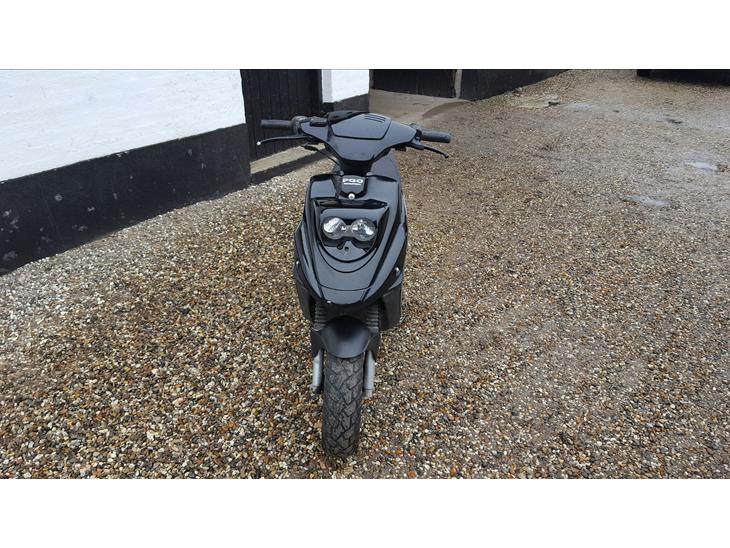 {{currentPhoto.altText}} billede {{currentPhoto.number}}