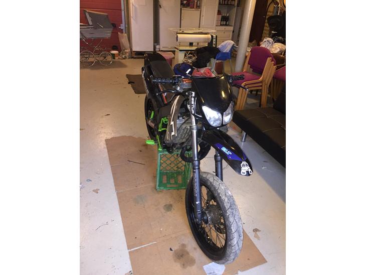 {{currentPhoto.altText}} billede {{currentPhoto.number}}