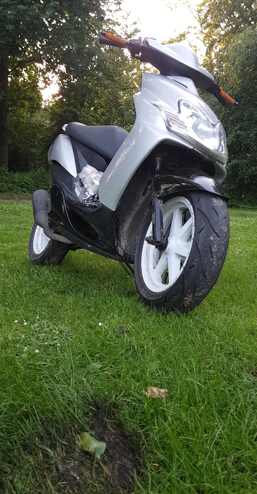 Yamaha Jog r billede 1