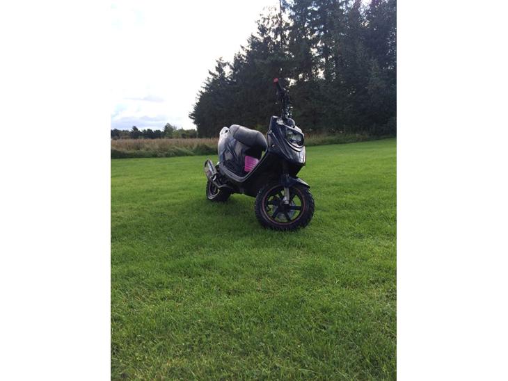 {{currentPhoto.altText}} billede {{currentPhoto.number}}