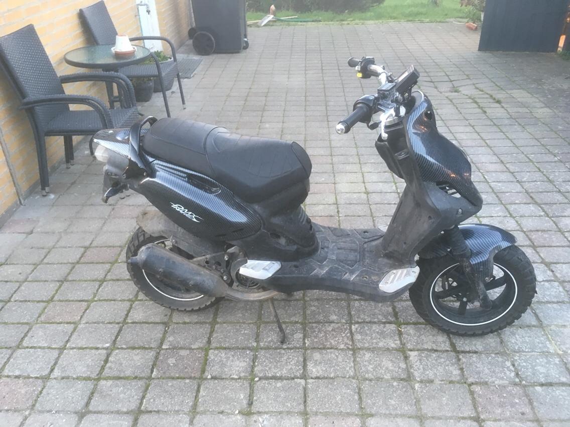 PGO Pmx Naked billede 3