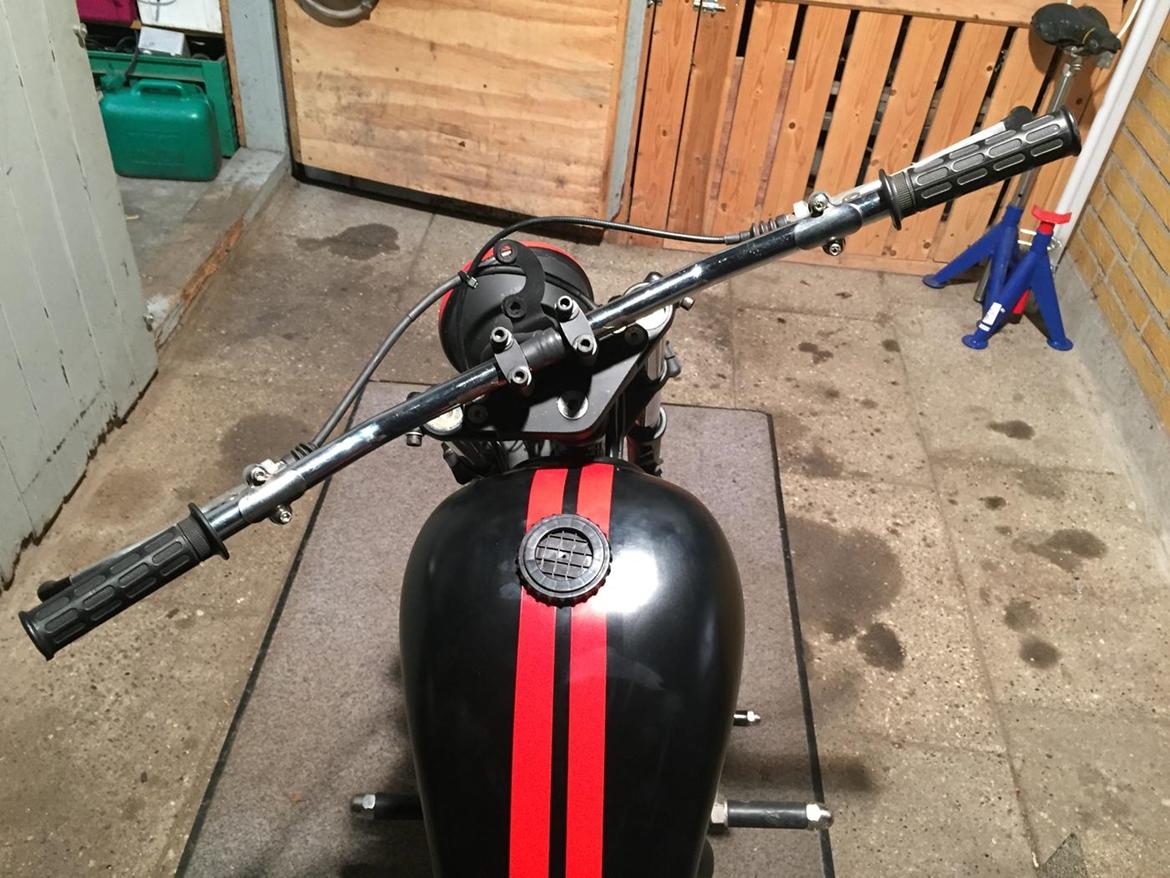 Kinroad BOBBER Prince - Styret (læg mærke til at der hverken er gaskonsol eller oliereservoir) billede 8