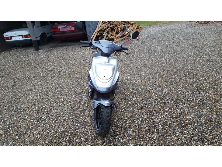 {{currentPhoto.altText}} billede {{currentPhoto.number}}