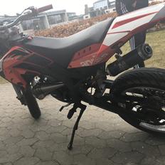 Aprilia SX 50 (Red Lion) 