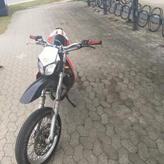 Aprilia SX 50 (Red Lion) 