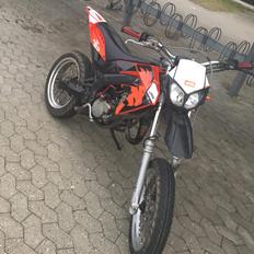 Aprilia SX 50 (Red Lion) 