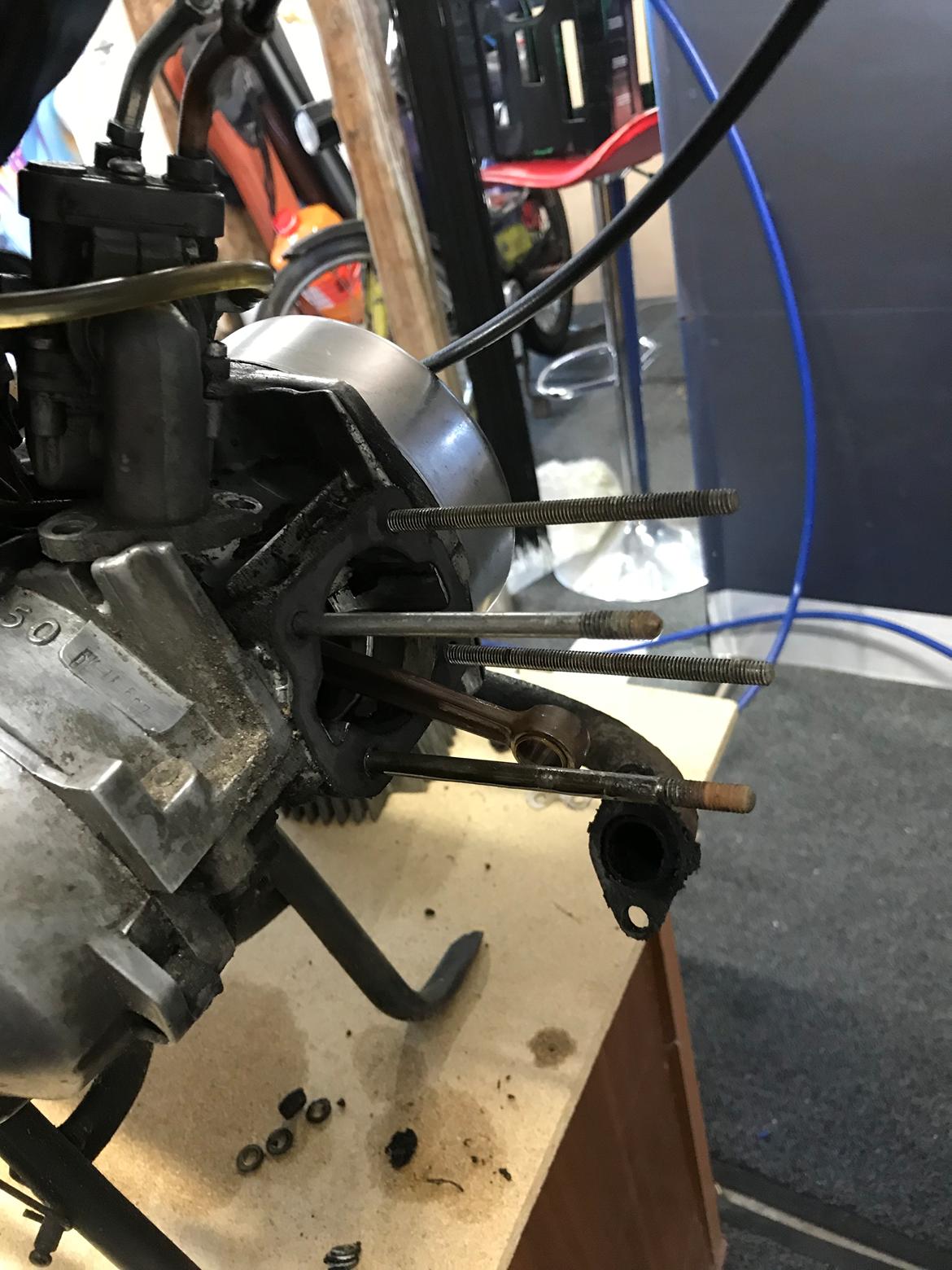 Puch maxi k "custom riders" - her har vi så skilt motoren ad, da den ikke kørte helt optimalt billede 4