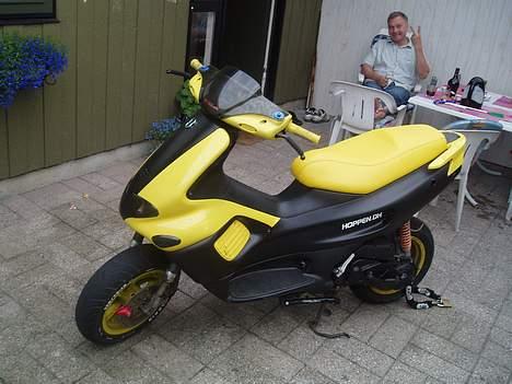 Gilera Runner AC (solgt) - jaaah.. her er den så igen... med papa i baggrunden... billede 17