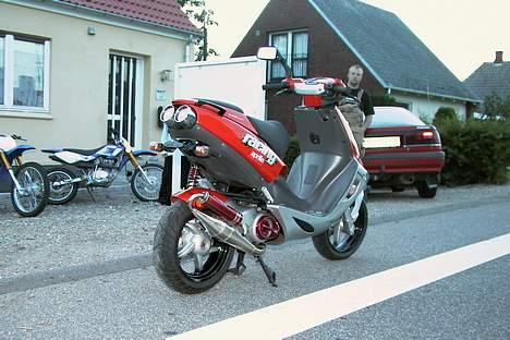 Aprilia SR 50 - er helt vild med den frække bagende billede 4