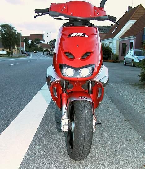 Aprilia SR 50 - øjnskygge til forlygte, samt specile blinklys billede 9