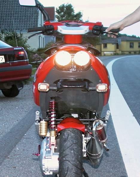 Aprilia SR 50 - bagenden med lys, råde pærer kommer snart billede 12