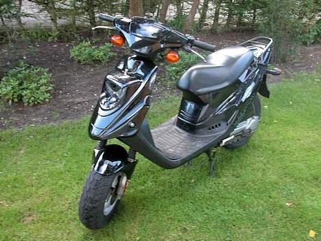 PGO hot 50  SOLGT - blinklys, begagebærer , klistermærker og bagskærm er pillet af billede 1