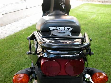 PGO hot 50  SOLGT - blinklys, begagebærer , klistermærker og bagskærm er pillet af billede 4