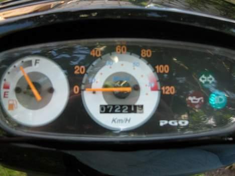 PGO hot 50  SOLGT - blinklys, begagebærer , klistermærker og bagskærm er pillet af billede 6