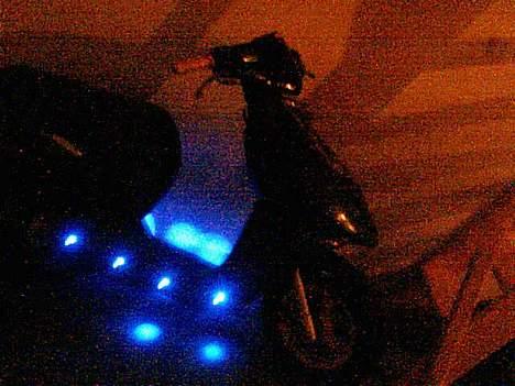 Aprilia sonic LC solgt! - 4 blå dioder i hver side og 2 i bunden billede 4