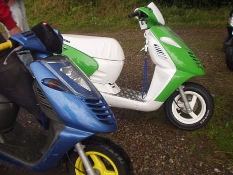 Aprilia sonic LC solgt! - en af mine venners fede sonic i bagrunden billede 5