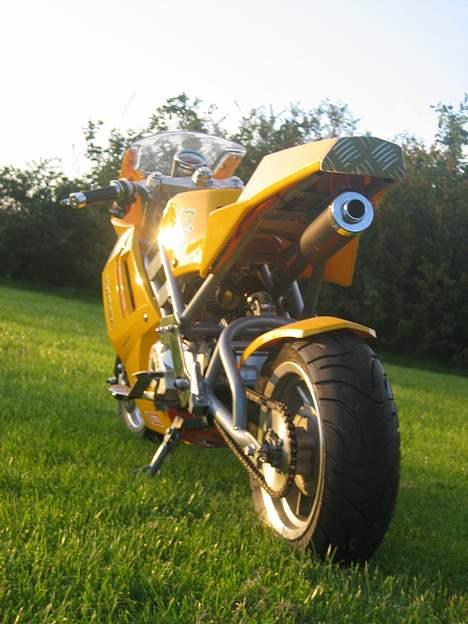 MiniBike 4g - ø...der har jeg så skåret en alu plade til.. pga. at jeg havde et lille uheld og så var den baglygte sgu smadrert..  billede 12