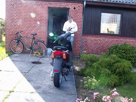 Yamaha Mors Kværn NEOS NEOS - mig i baggrunden af denne vild maskine billede 5