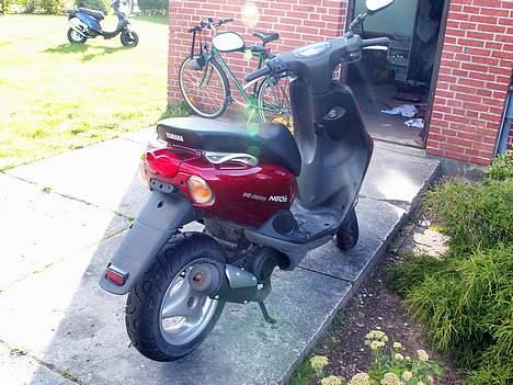Yamaha Mors Kværn NEOS NEOS - mig hot er jo i baggrunden.. SHIT DEN ER HOT !! tjek den under min profil billede 7